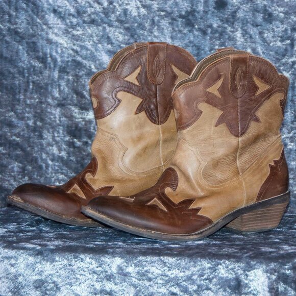 Reba Winged Toe Shorty Boot - Picture 5 of 11